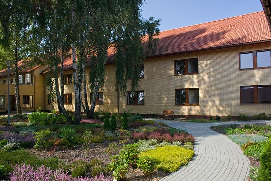 Hotel Uroczysko Porszewice - Osrodek Konferencyjno-Rekolekcyjny Pabianice Exterior foto